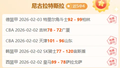 《曼联球迷集结号！5000-6000人游行大行动，抗议潮再掀新高潮！》